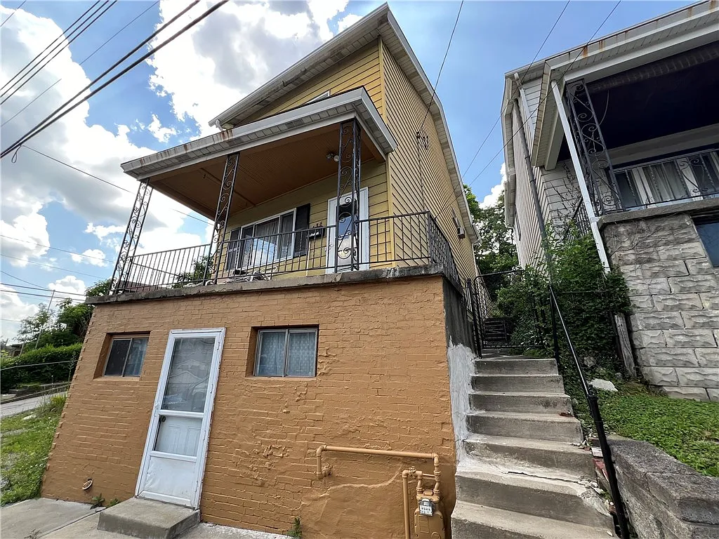 436 Norton St photo 1