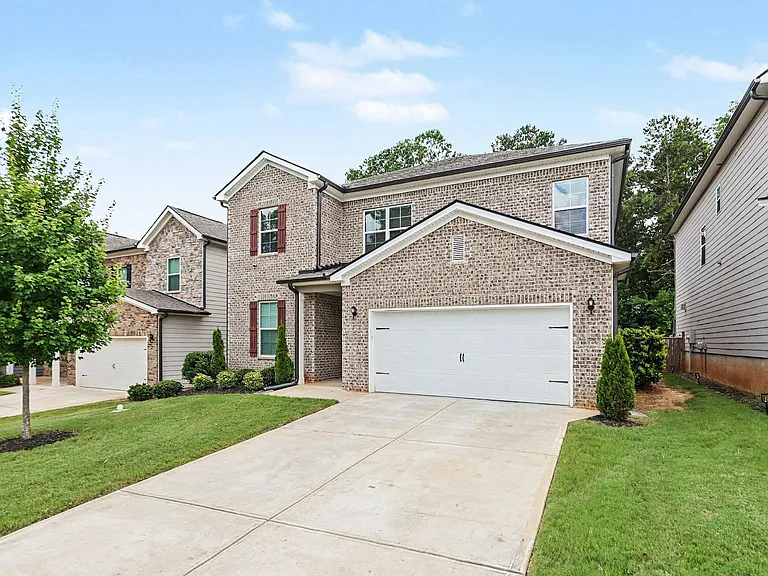 170 Glen Abbey Cir — Photo 3