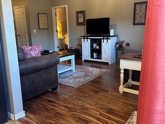 4th image of 540 Woods Dr
