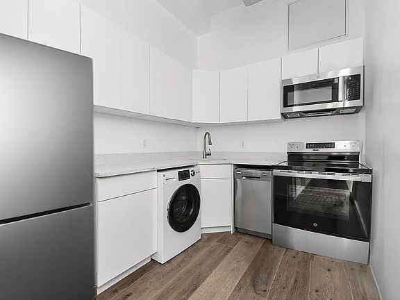 3rd image of 255 W 36th St Suite 1001