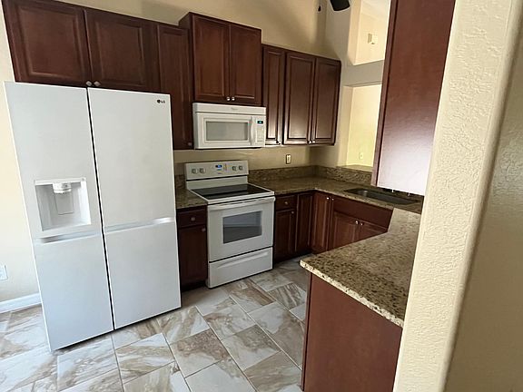 4th image of 26735 Little John Ct APT 28