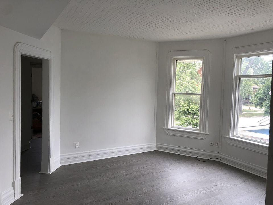 1st image of 818 Wall St #1