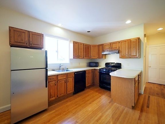 5th image of 342 Broadway APT 1