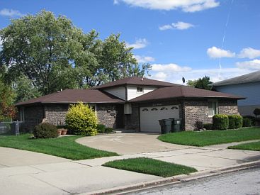 1st image of 700 E 194th St
