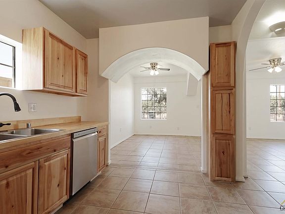 4th image of 424 S Comanche Dr