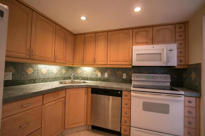 470 Executive Center Dr #2G — Photo 9