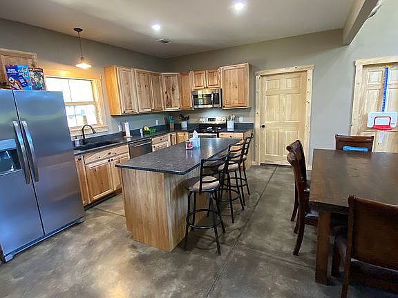 4th image of 1086 Johnson Ln
