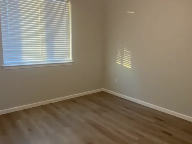 626 N Acacia Ave — Photo 5