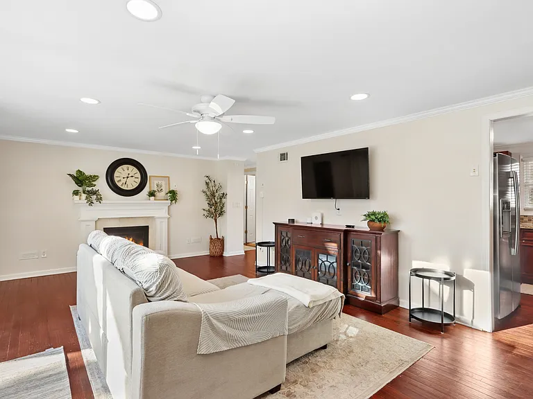 7329 Ash St — Photo 20