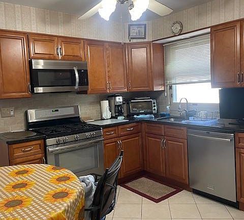 2nd image of 82 Azalea St