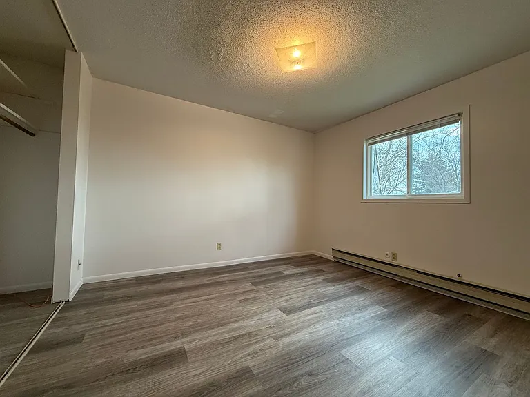 1116 2nd Street SE - Uptown Apartments — Photo 26