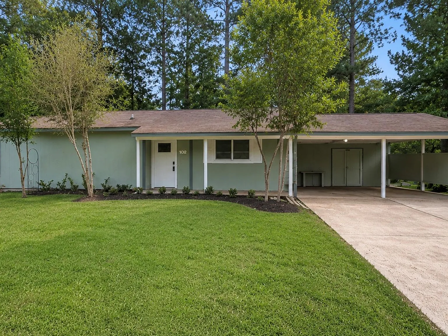 3 bed, 1213 sqft, $2,700 — Photo 1
