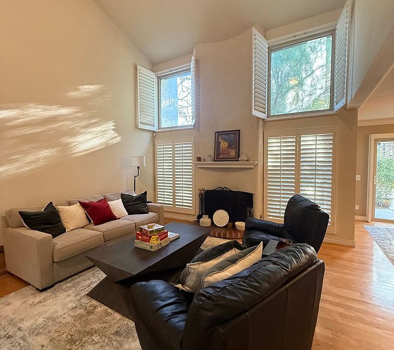 1st image of 686 Woodlawn Dr