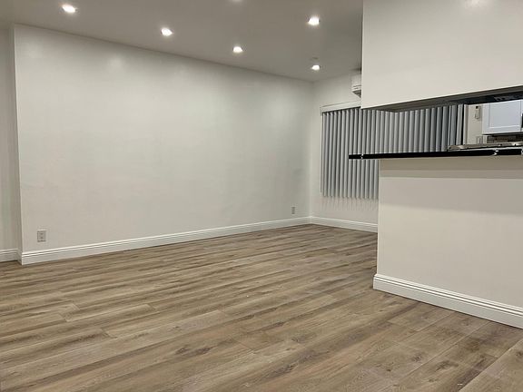 5th image of 1613 Barry Ave APT 3