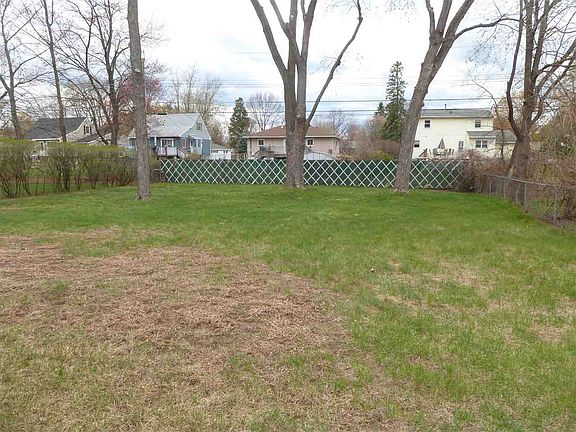 4th image of 11 Huckleberry Ln