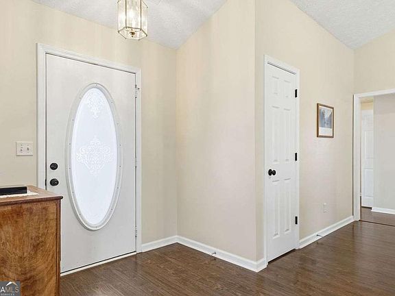 4th image of 916 Elijah Way