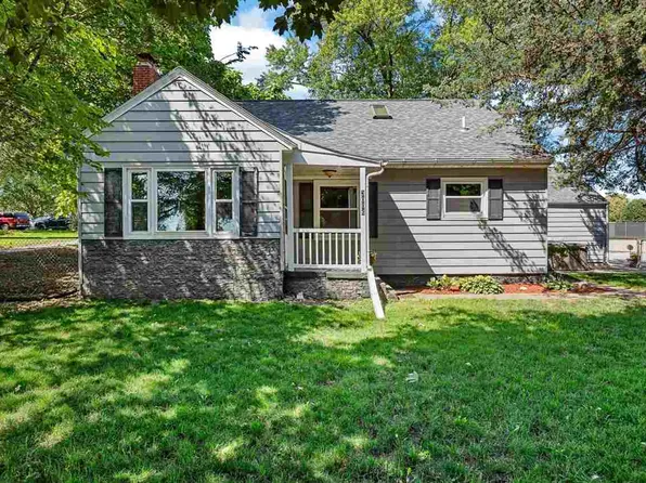 3006 Muscatine Ave, Iowa City, IA 52240