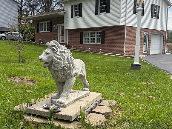 3rd image of 118 Sarah Dr