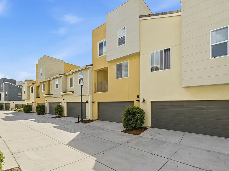 3818 E Commerce Way — Photo 18
