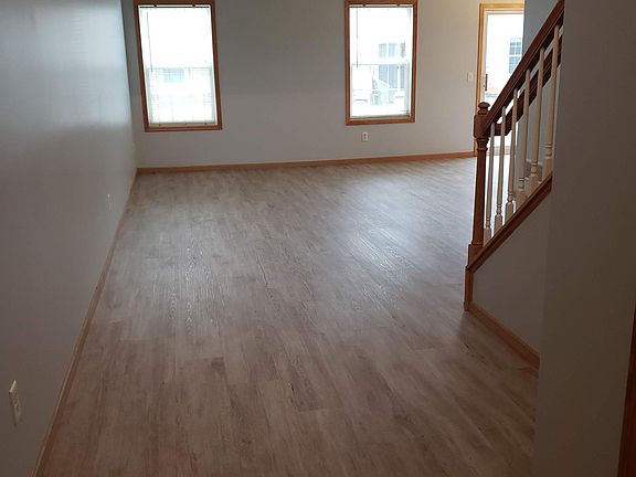 4th image of 8054 Stratford Cir S