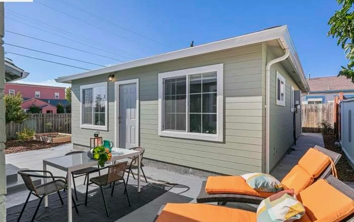 2 bed, 800 sqft, $2,600 — Photo 2