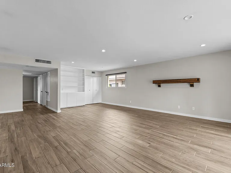 1229 E Manhatton Dr — Photo 7