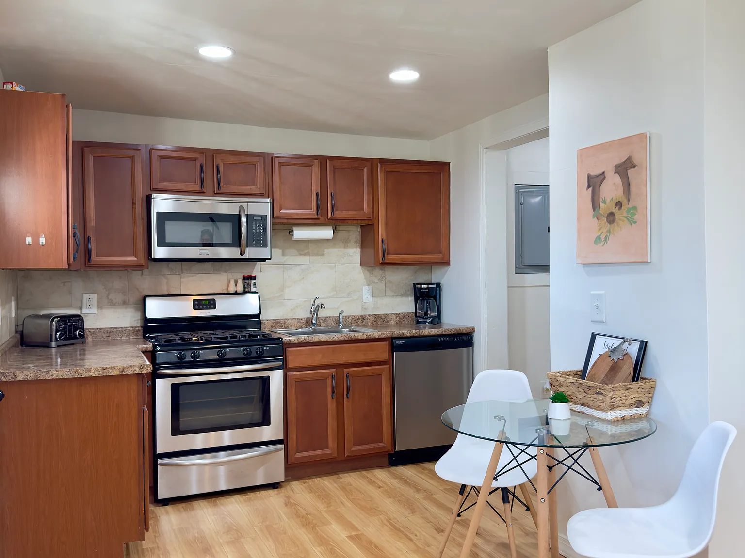 1 bed, 750 sqft, $1,900 — Photo 4