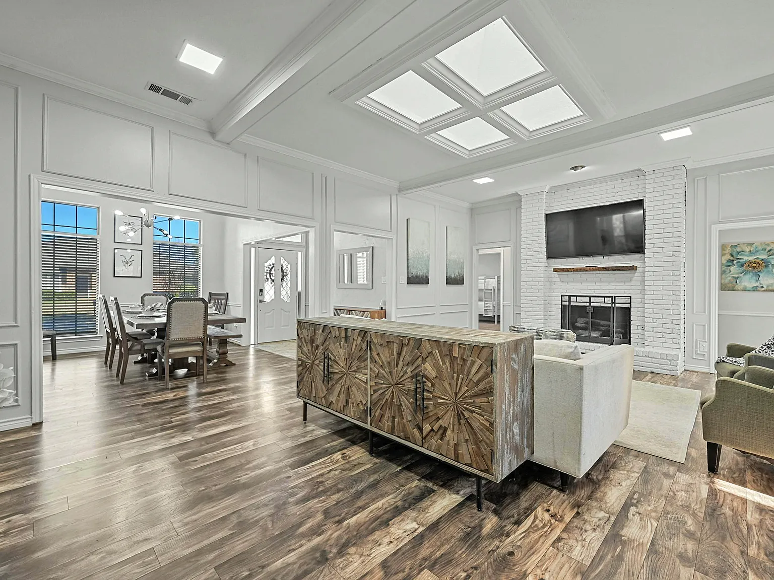 4 bed, 2.5 bath, 2646 sqft, $5,200 — Photo 3