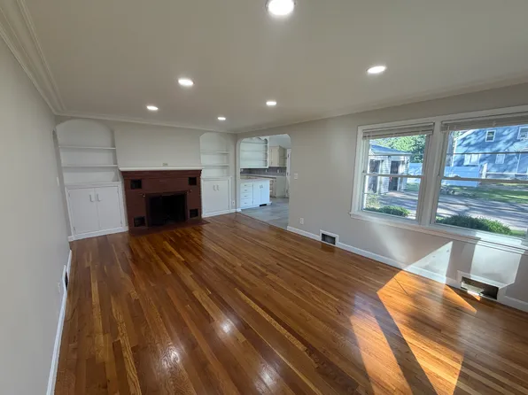 152 Massachusetts Ave, Longmeadow, MA 01106