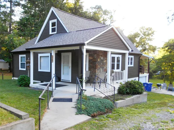 18 Herron St, Black Mountain, NC 28711