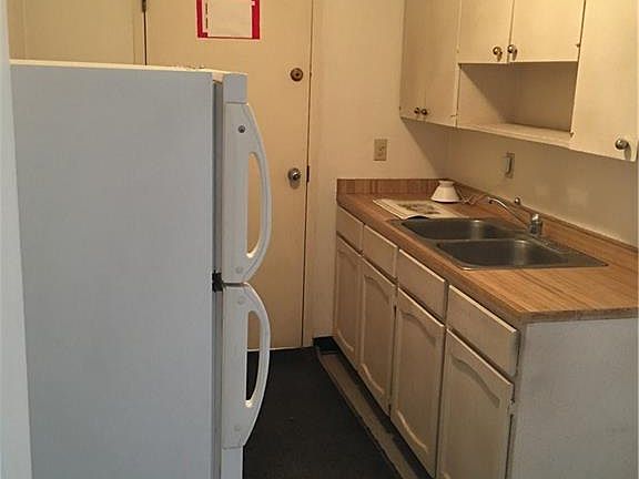 5th image of 3011 Gateway Blvd W