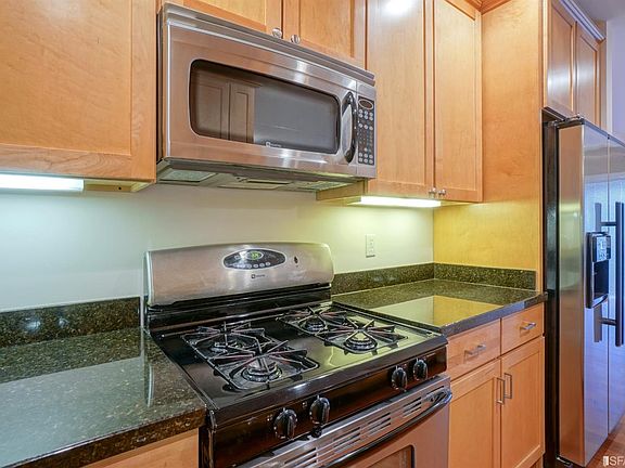 4th image of 89 Goethe St APT 5
