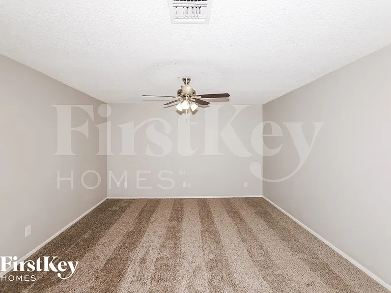 7646 N 37th Ave — Photo 13