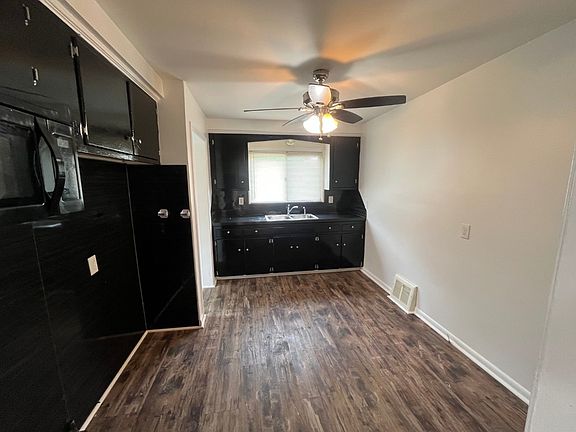 3rd image of 28458 Rosslyn Ave