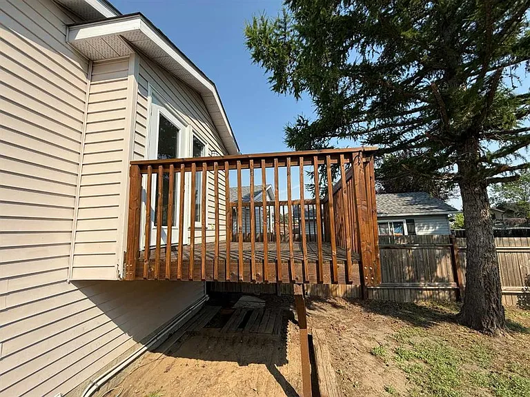 2725 57b Ave — Photo 29