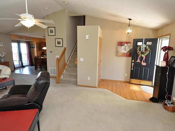 5th image of 293 Hayfield Dr