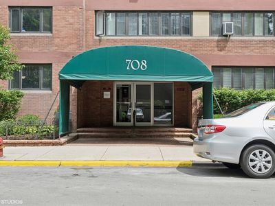700 W Bittersweet Pl APT 111, Chicago, IL, 60613