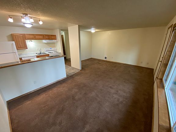 5th image of 16977 NE Halsey St #1B-1Ba-585Sqft