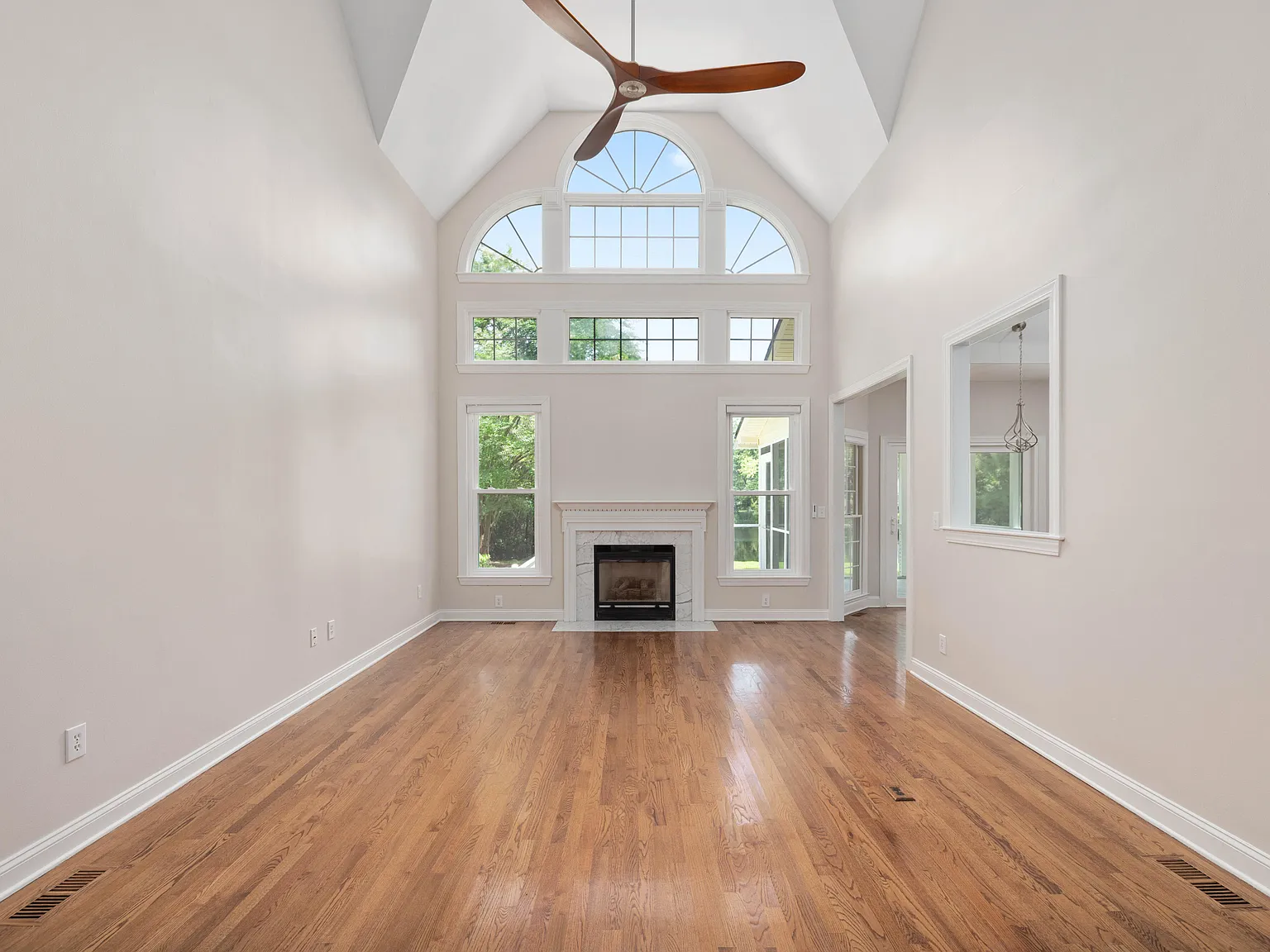 5 bed, 3.5 bath, 2846 sqft, $5,400 — Photo 3