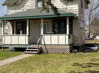 414 W Cayuga St, Iron River, MI 49935