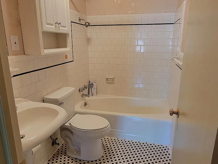 121 Layton Ave — Photo 12