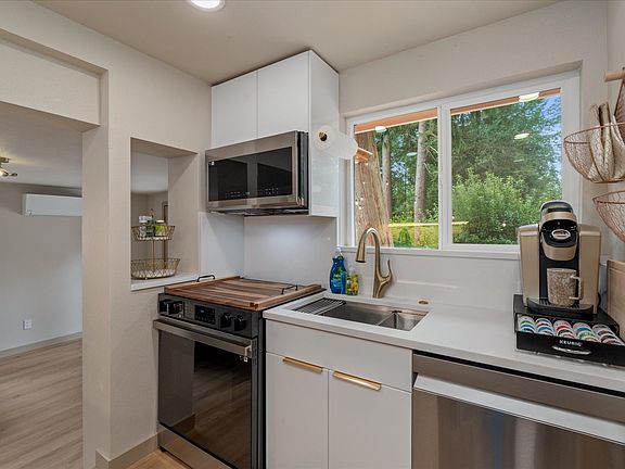 4th image of 19225 Forest Park Dr NE