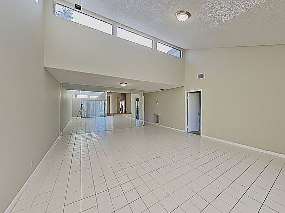 4th image of 381 Deer Creek Wildwood Ln E
