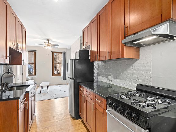 2nd image of 140 W 10th St APT 4FE