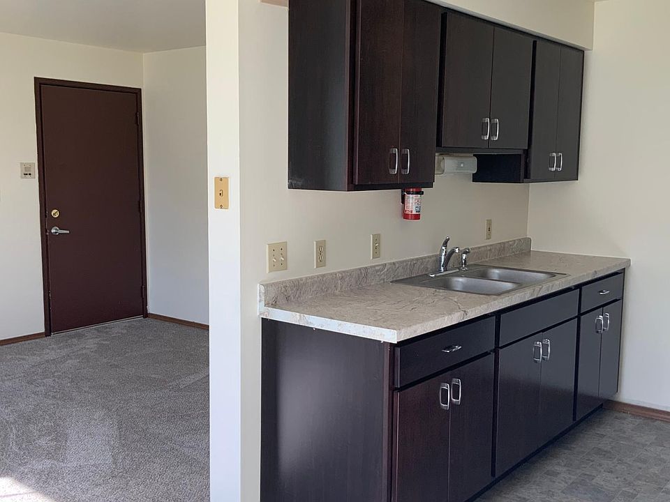 1st image of 130 S 1st St APT 1W