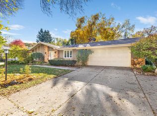 2339 Bramblewood Ct, Waukesha, WI 53188
