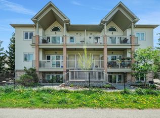 1105 Stittsville Main St #I, Ottawa, ON K2S 0C6