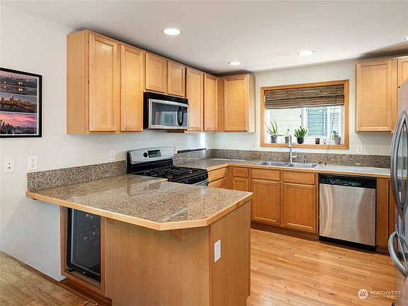 4th image of 10224 1st Avenue NW
