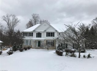 7990 Bainbrook Dr, Chagrin Falls, OH 44023