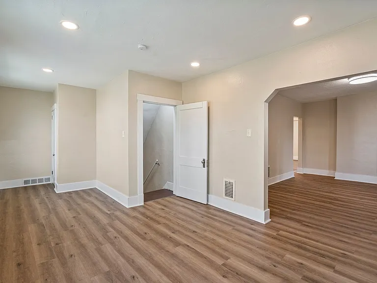 1680 Potomac Avenue — Photo 2